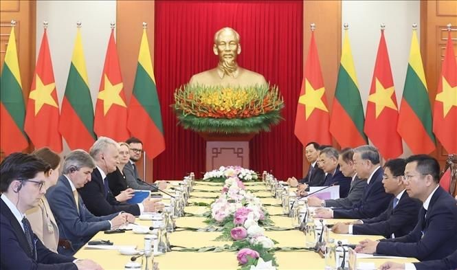 苏林总书记与立陶宛总统举行会谈。（图：越通社）