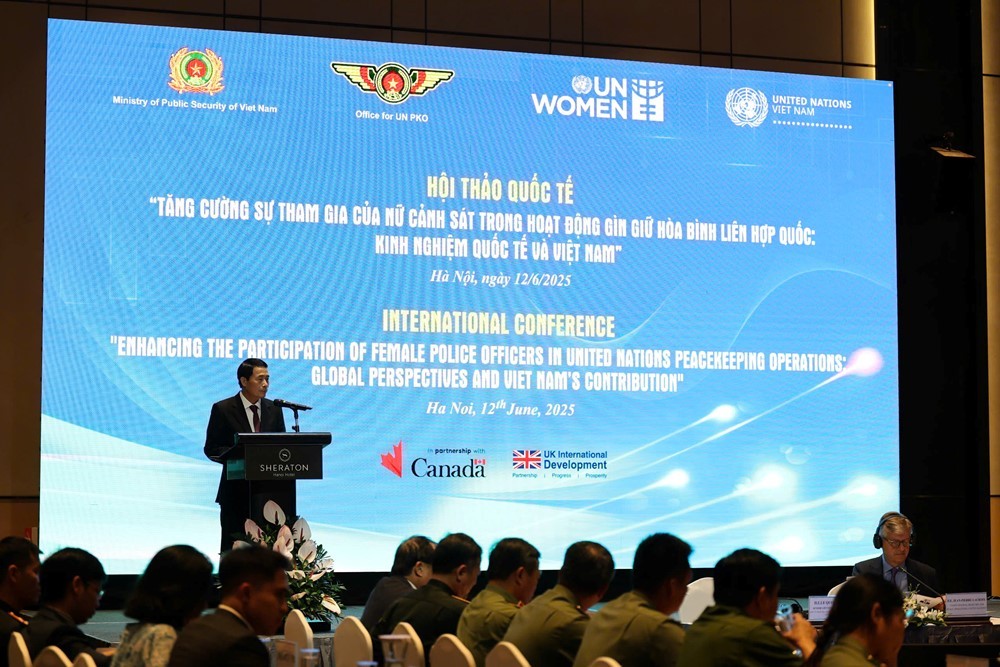 公安部副部长黎国雄上将出席会议并发表讲话。（图：梅芝）