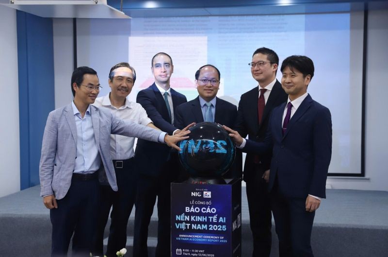 “2025年越南AI经济体”报告公布仪式。（图：珍珍）