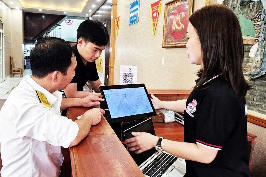 税务机关指引经营户开具电子发票。