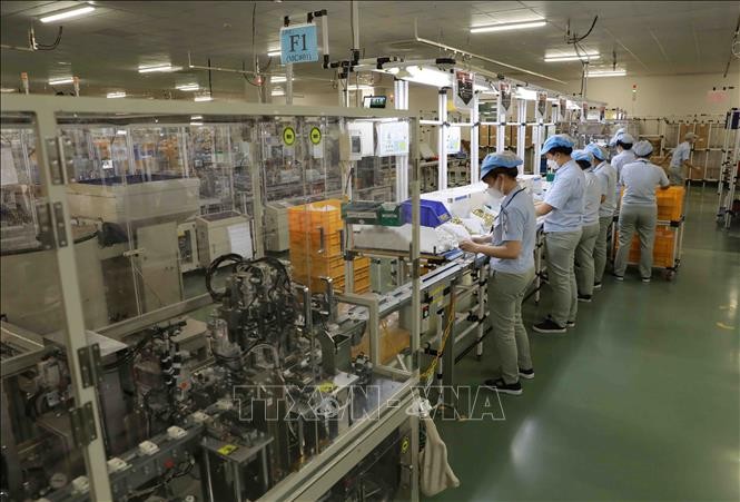 新渊市VSIP工业区的越南Panasonic Life Solutions公司生产家用电器车间一隅。（图：越通社）