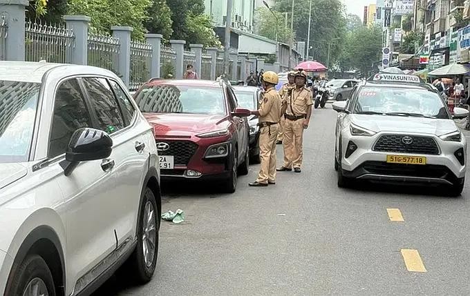 在市医药大学医院周边违规停车被罚