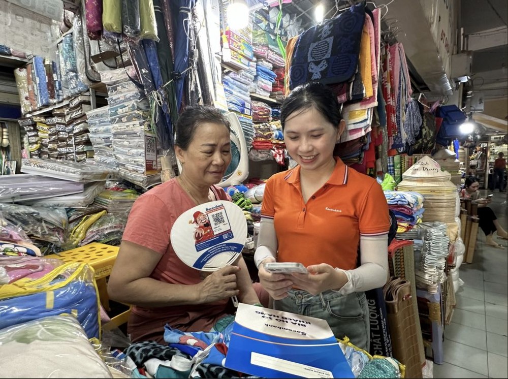 传统市场商贩使用无现金支付。