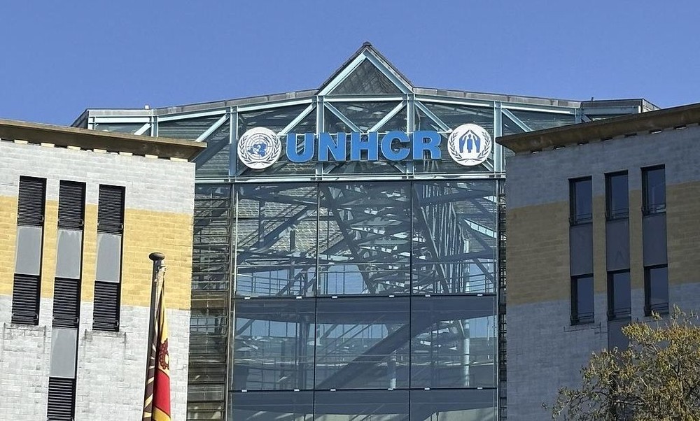 联合国难民事务高级专员公署16日发表声明说，由于资金紧缺，许多援助项目正面临威胁，该机构本身也不得不裁员3500人以节省开支。（图：互联网）
