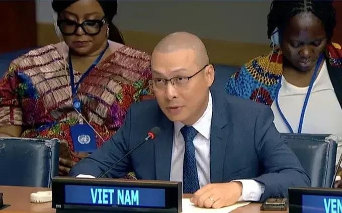 越南常驻联合国代表团副团长阮黄原公使衔参赞出席了会议。（图：越通社）