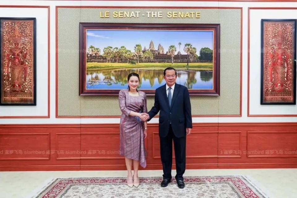 佩通坦与洪森。（图：互联网） 