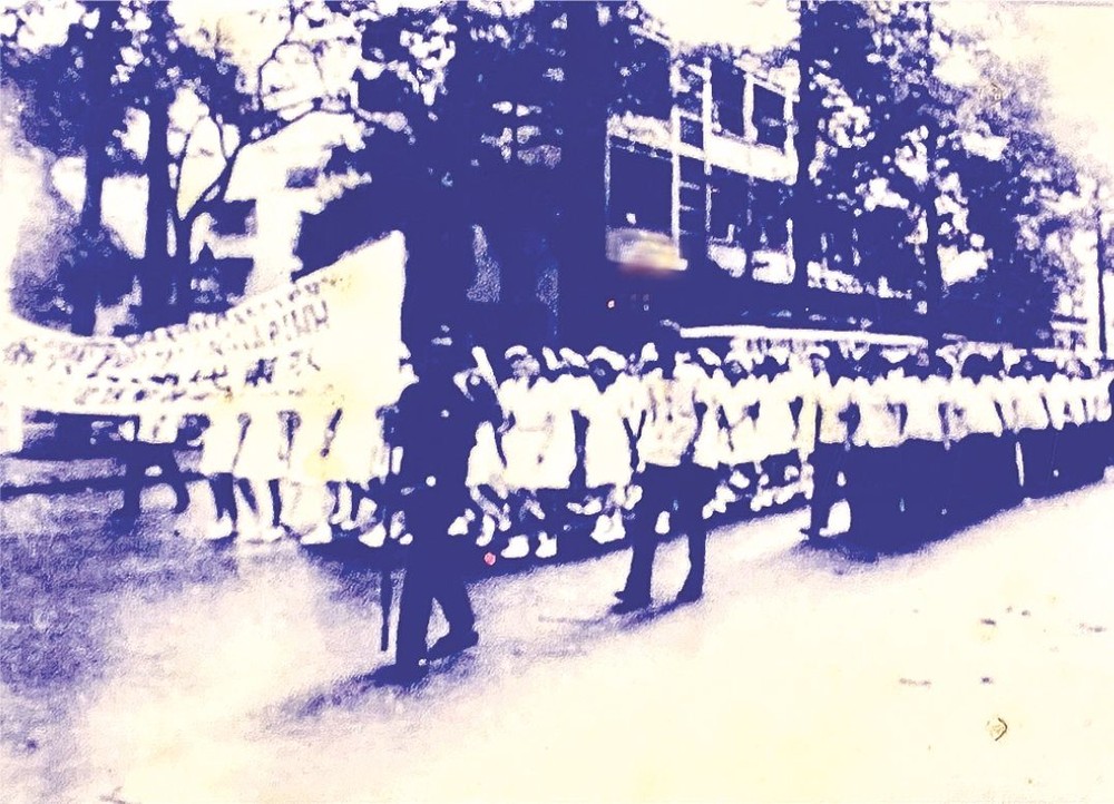 各界华人集会游行庆祝“胡志明战役”大捷日。