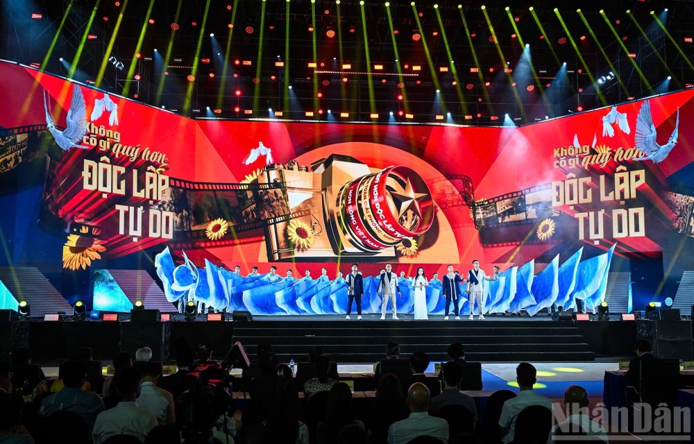 艺术晚会节目场景。（图：人民报）