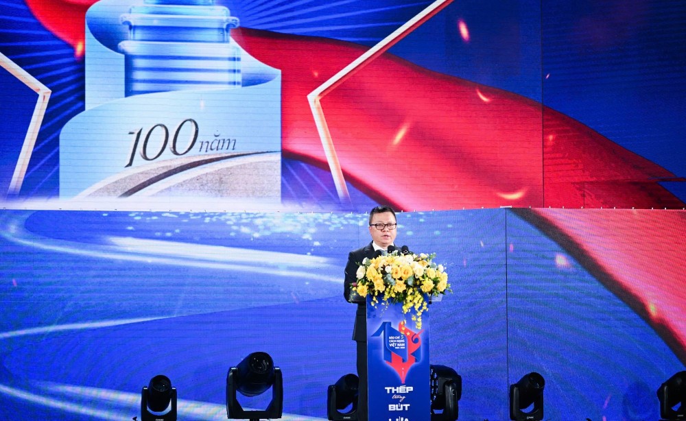 党中央委员、人民报社总编辑、中央宣教与民运部副部长、越南新闻工作者协会主席黎国明致辞。（图：人民报）