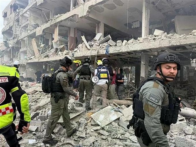 以色列中部地区部分建筑被击毁。（图：越通社）