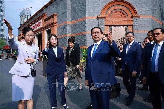 政府总理范明政参观中国共产党诞生地。（图：越通社）