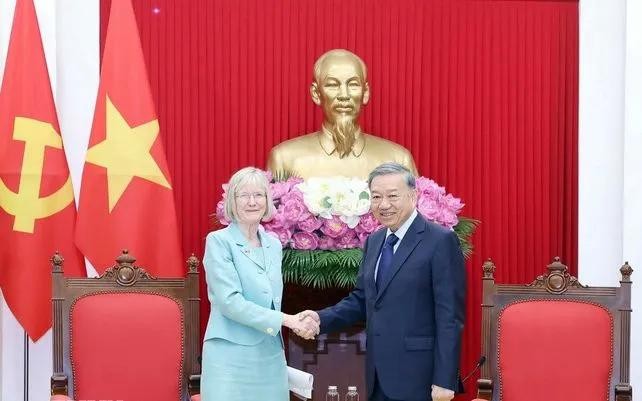 党中央总书记苏林接见澳大利亚驻越南大使吉莉安‧伯德。