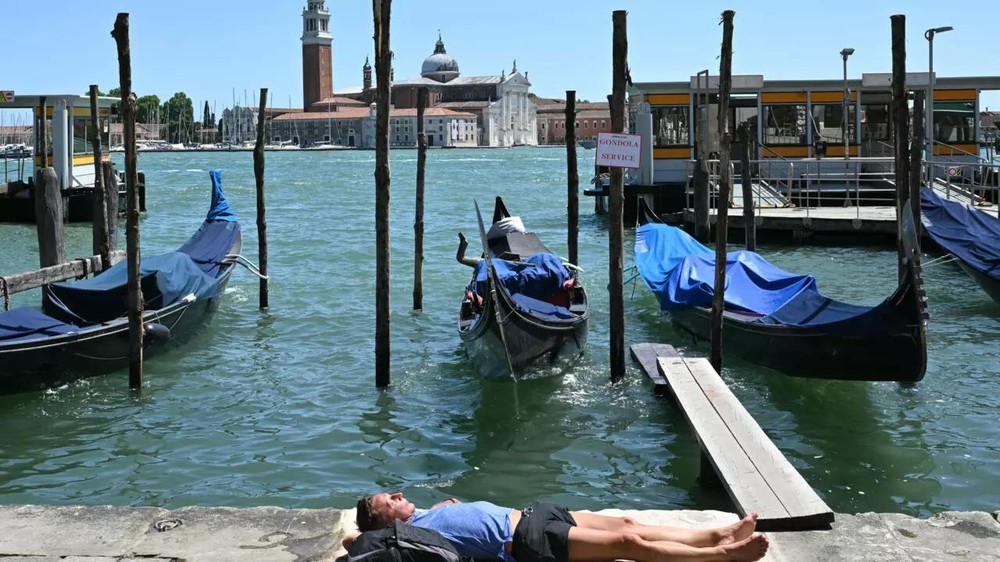 科学家警告称，人类燃烧化石燃料导致夏季气温越来越高。（图：AFP）
