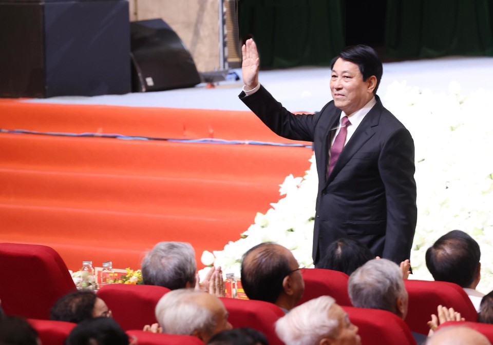 国家主席梁强出席在河内举行的行政单位合并决议、决定公布仪式。（图：越通社）