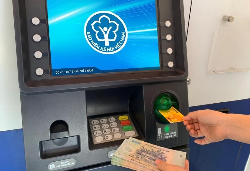 目前，越南社保机关提供70项全流程在线公共服务，并完全纳入国家公共服务网站，满足民众与企业的需求。（示意图：越通社）