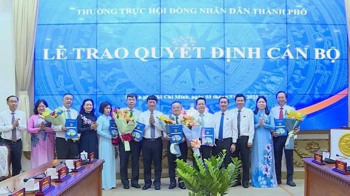 市人民议会骨干干部委任