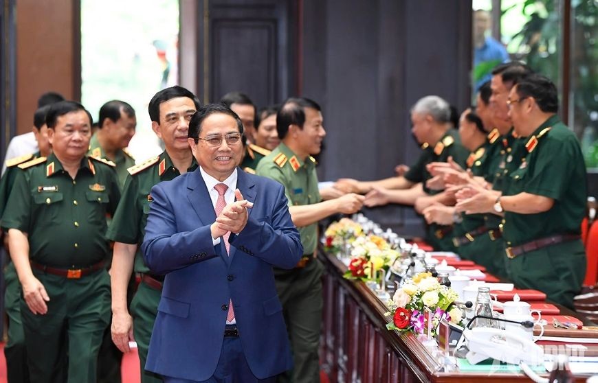 范明政总理和各位代表出席会议。