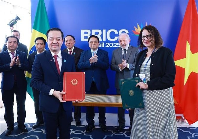 范明政总理与卢拉总统共同见证越南科技部与巴西科技、创新与数字化部签署关于在科技、创新和数字转型领域合作的谅解备忘录。（图：越通社）