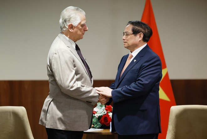 范明政总理会见里约热内卢州工业联合会主席路易斯·塞西奥·凯塔诺。（图：越通社）