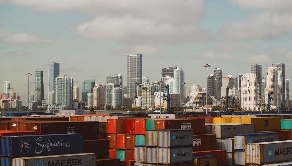 美国迈阿密港口的集装箱运输。（图：联合国）