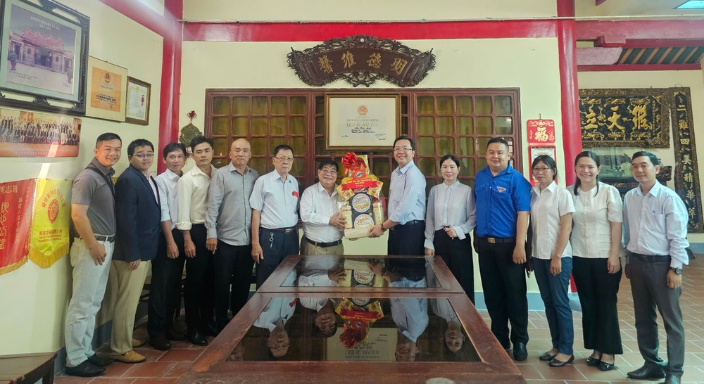 探访二府会馆。