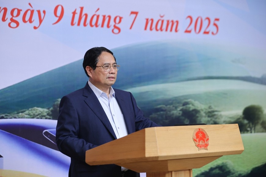 政府总理范明政主持会议并发表讲话。（图：VGP）