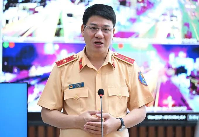 公安部交警局局长杜清平少将向新闻媒体分享关于在确保交通秩序安全工作应用科技的讯息。（图：杜忠）