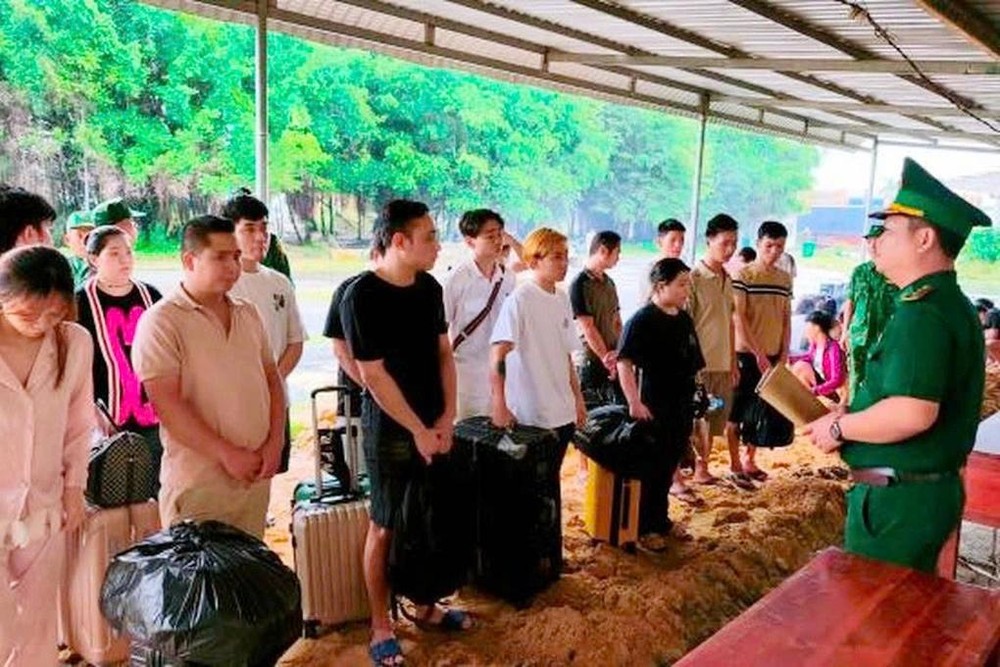 接收柬埔寨移交的45名公民