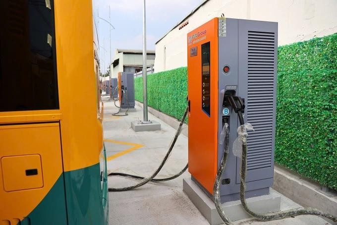 芳庄富达巴士公司投建的电动公交车充电站系统。