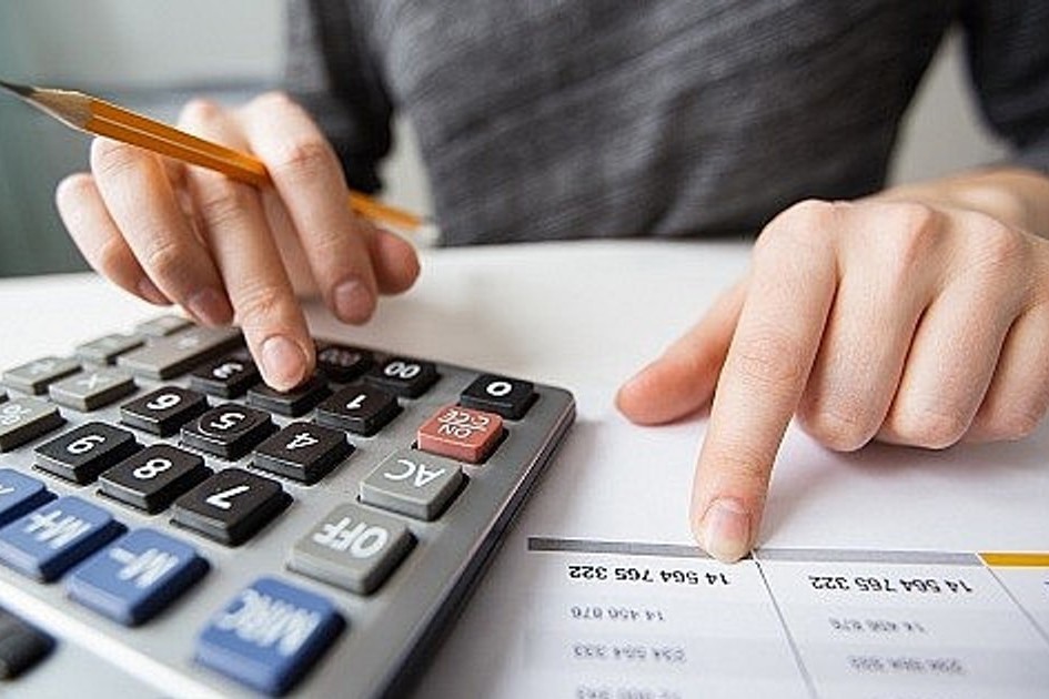 建议提高家境津贴减免额至1550万元。（示意图：互联网）