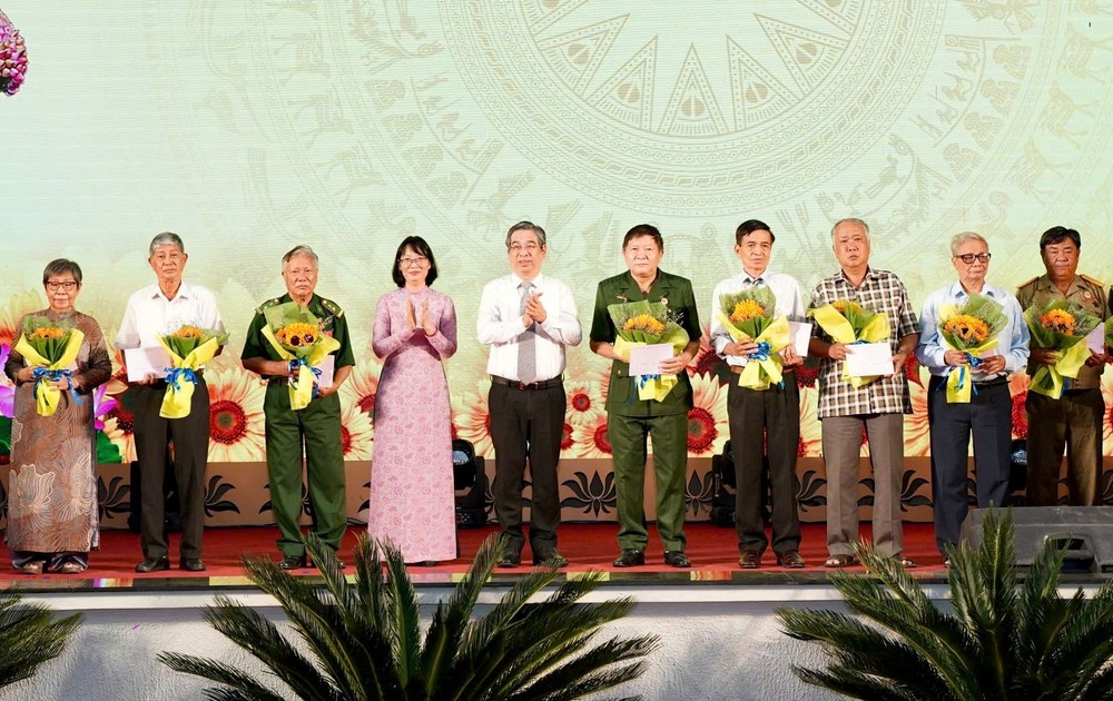 6名母亲获追授越南英雄母亲称号