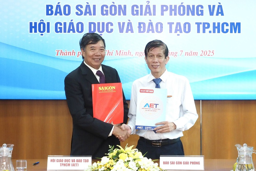 《西贡解放报》与市教育与培训协会签署合作《备忘录》
