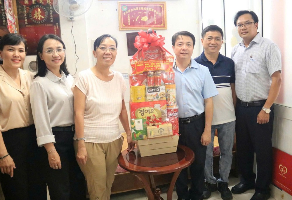 安东坊慰问华人优抚政策家庭