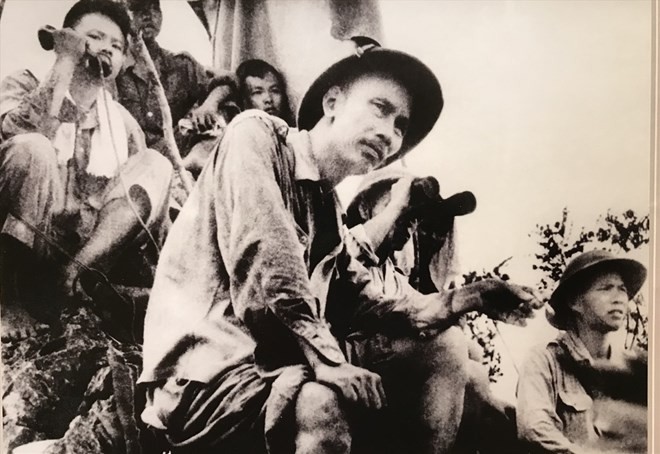 缅怀英烈 珍视自由