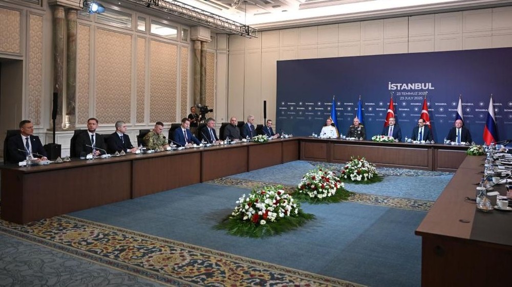 这是土耳其外交部7月23日提供的俄罗斯和乌克兰第三轮直接谈判的现场画面。（图：新华社）