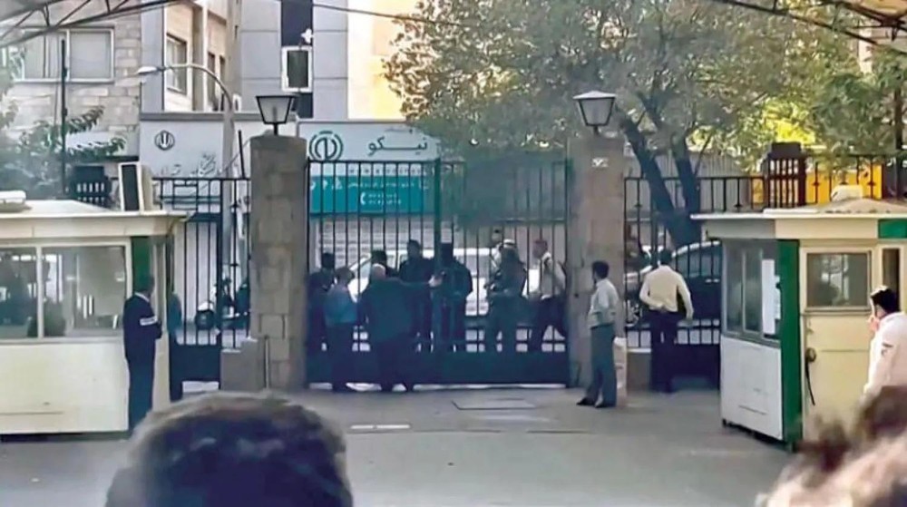 伊朗东南部锡斯坦-俾路支斯坦省首府扎黑丹市司法机构大楼7月26日发生恐怖袭击事件，尚不清楚死伤人数。（图：互联网）