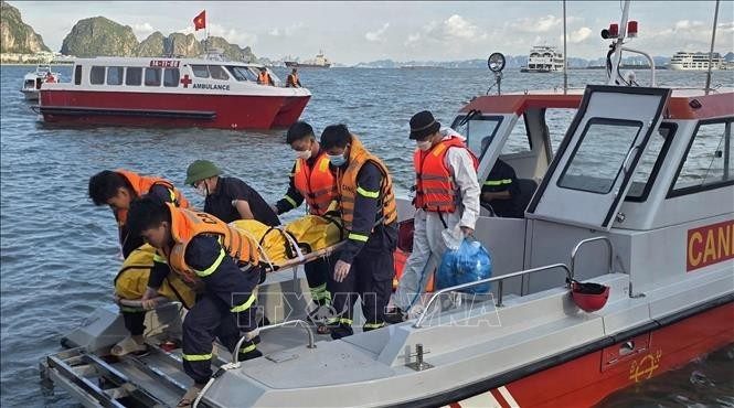 遇难者遗体被送往医院进行身份确认。（图：越通社）