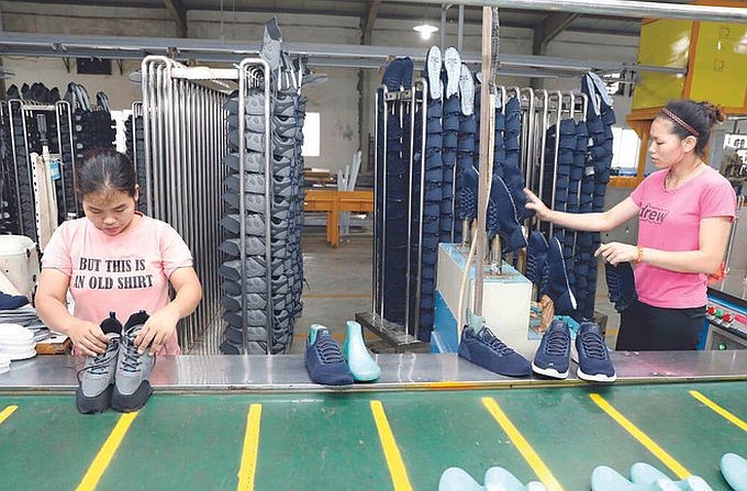 皮鞋行业有赖EVFTA协定而保持输往欧盟市场的出口量。（图：越通社）