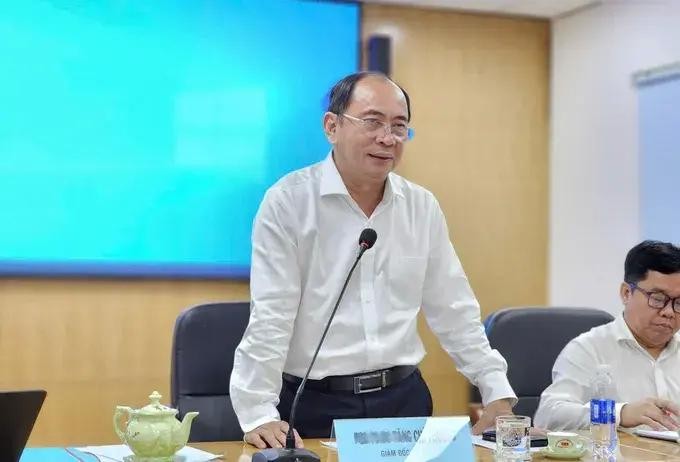 市卫生厅长曾志尚在会议上发言。