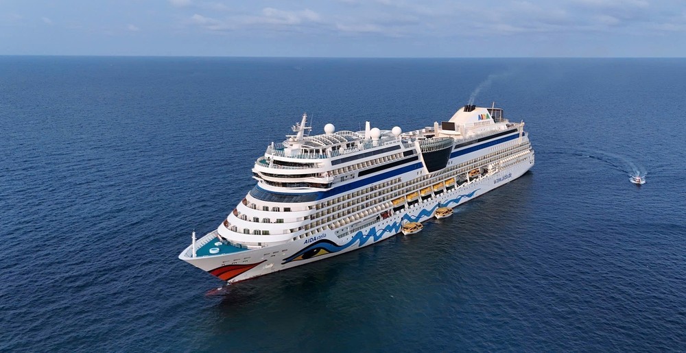 超级游轮Aida Stella搭载逾2100名国际游客于2025 年 2 月抵达富国岛参观游览。（图自越通社）