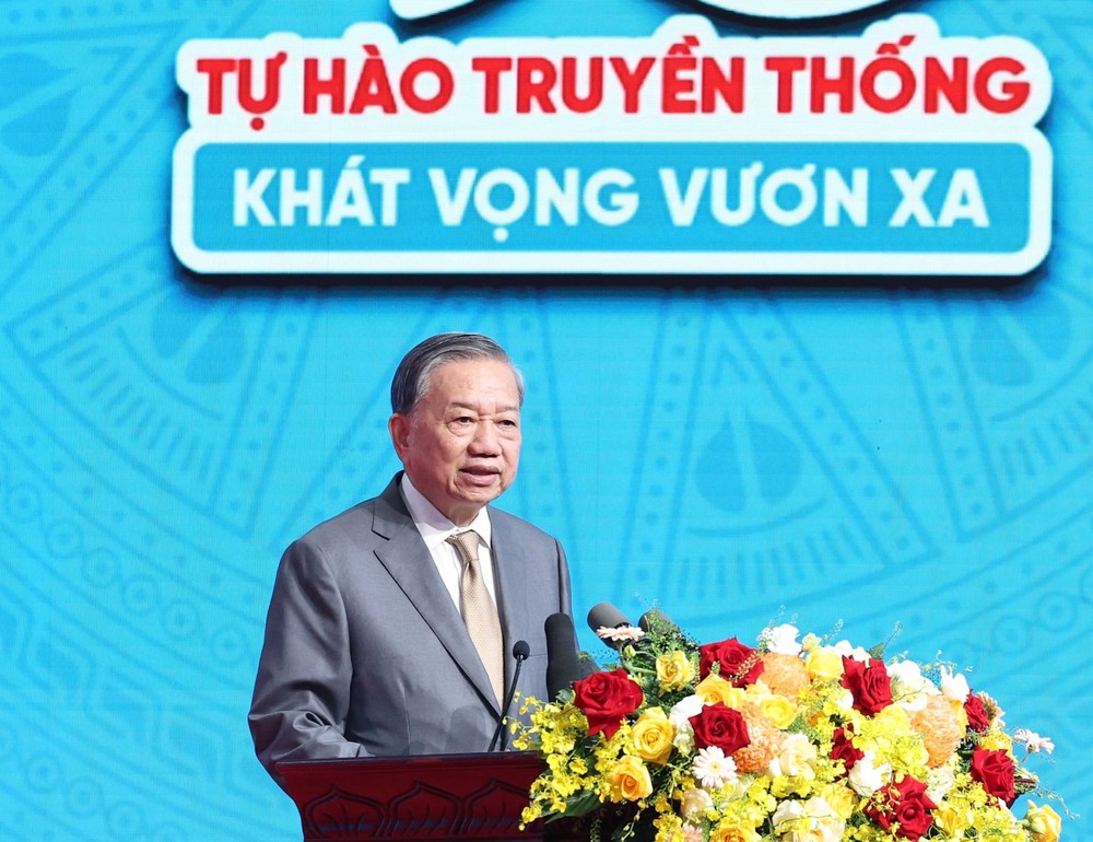 党中央总书记苏林于10月2日在河内召开的越南妇女联合会成立95周年纪念典礼上发表讲话。（图：越通社）