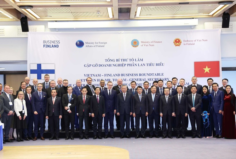 双方代表合影。（图：越通社）