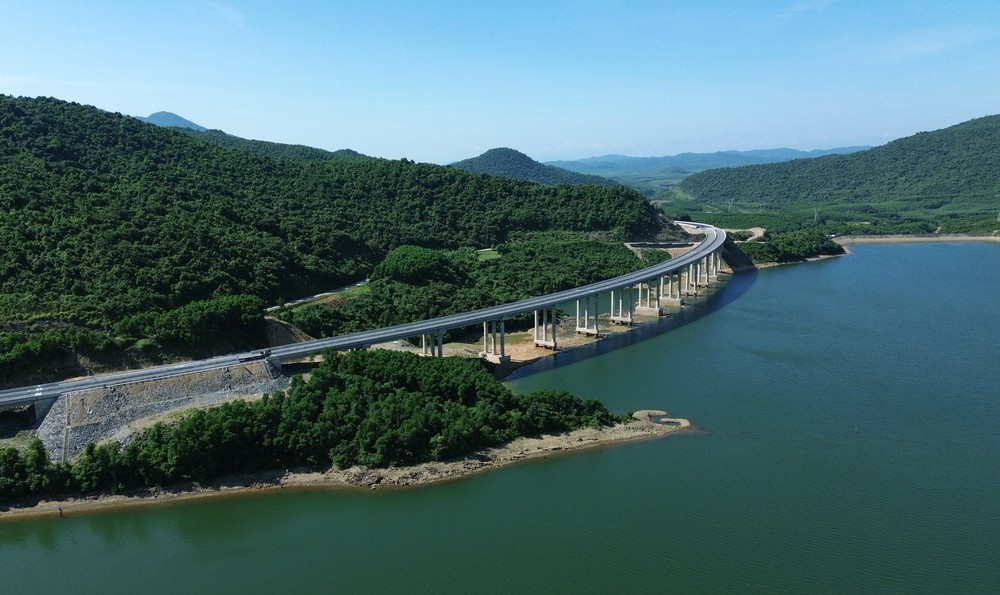 永昂（Vũng Áng）-邦（Bùng）高速公路项目（北南高速公路项目的一部分）。图自越通社