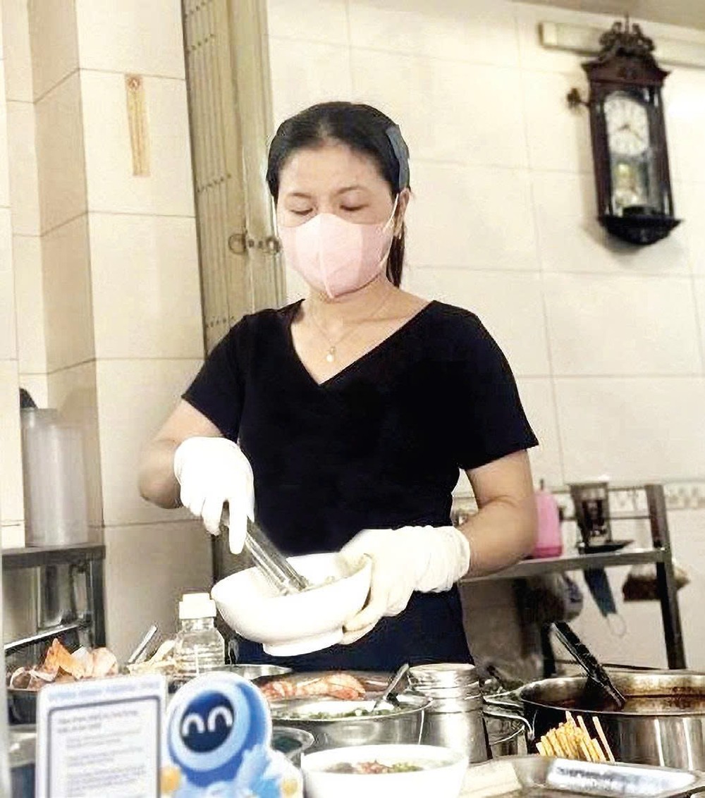 华人记和老字号粉面店设有扫码付款选择。