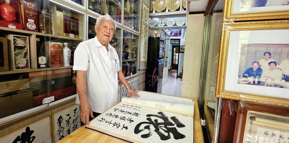 书法家邬有发。