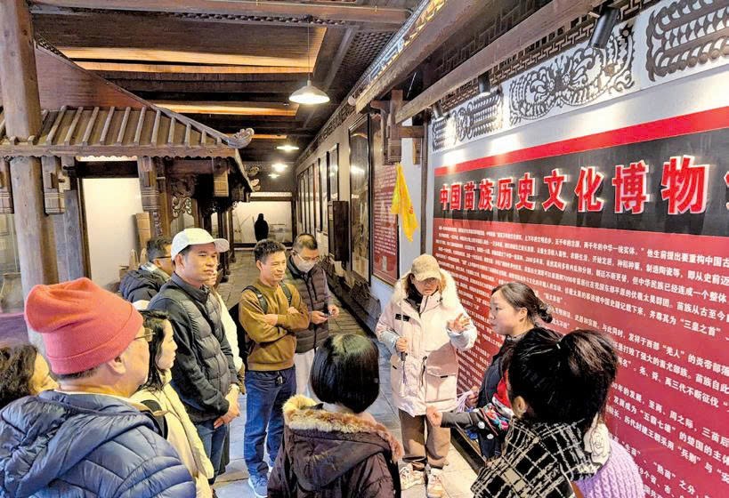 越南游客到中国重庆旅游观光。