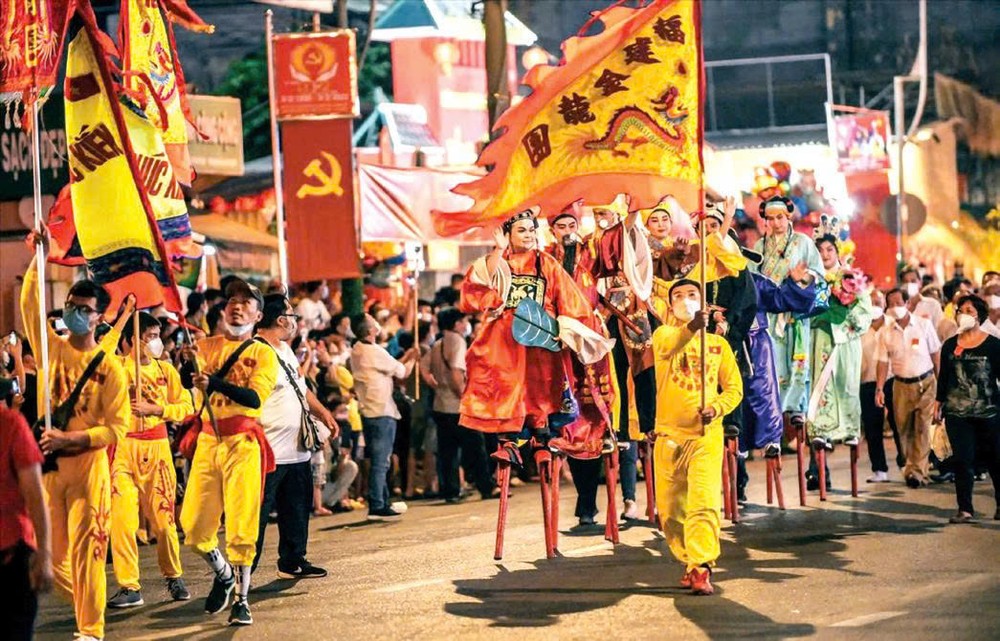 元宵节堤岸华人艺术游行。(图:《西贡解放报》)