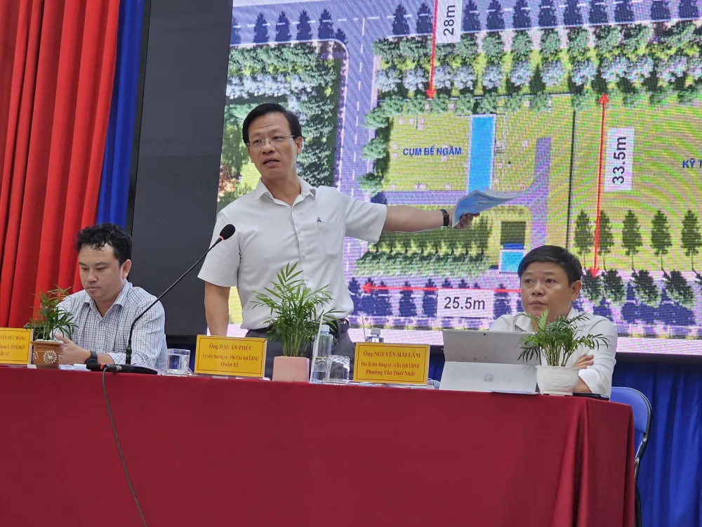 Phó Chủ tịch UBND quận 12 Đậu An Phúc trả lời người dân