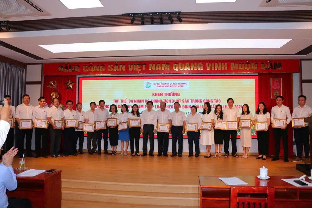 khen luật đất đai 4.11.jpg