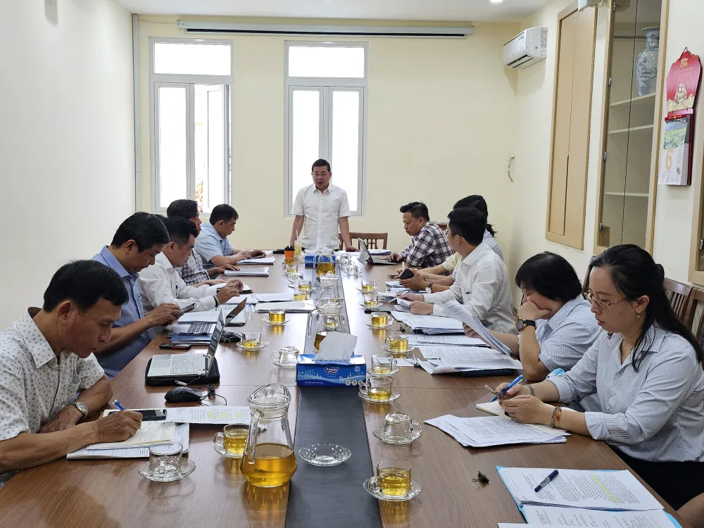 Giám đốc Sở NNMT Nguyễn Toàn Thắng trực tiếp làm việc với DN để tháo gỡ công tác cấp sổ hồng 